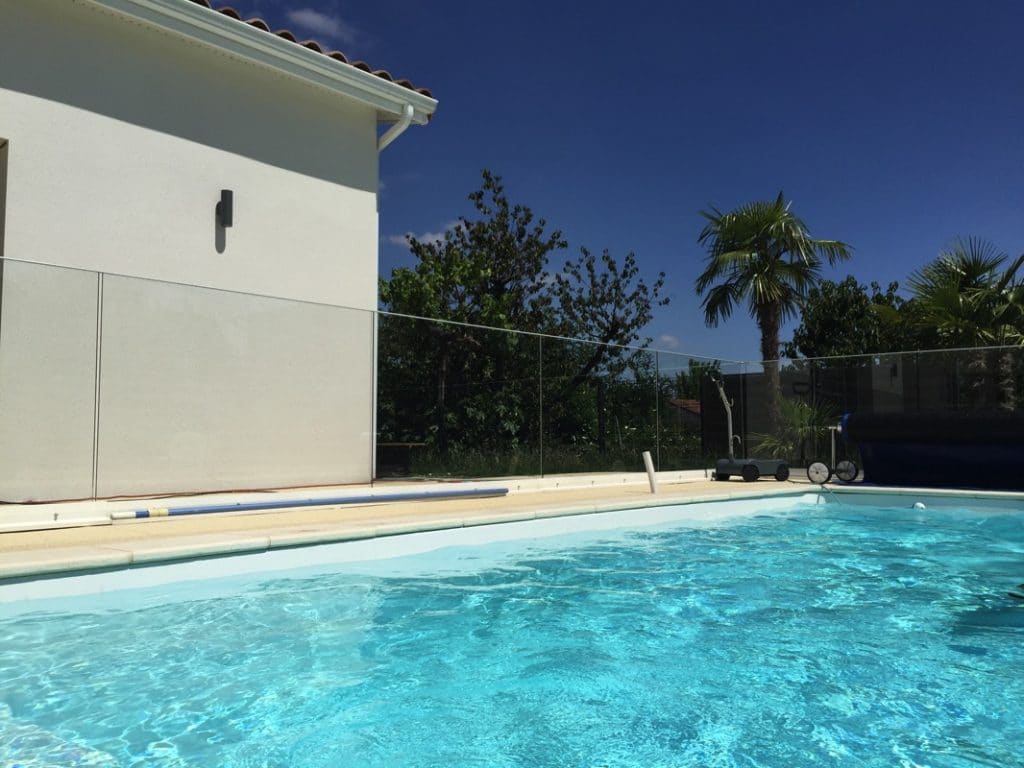 STME - Photo n02 -barriere piscine en verre et aluminium sur l'Union