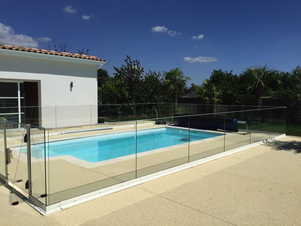 STME - Photo n04 -barriere piscine en verre et aluminium sur l'Union