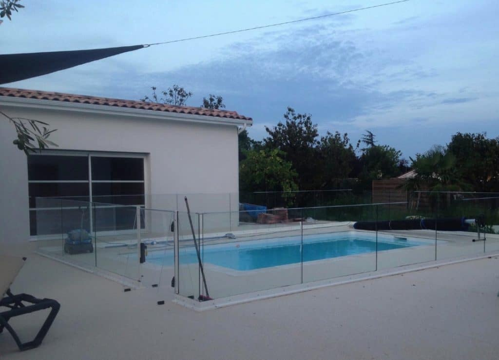 STME - Photo n06 -barriere piscine en verre et aluminium sur l'Union