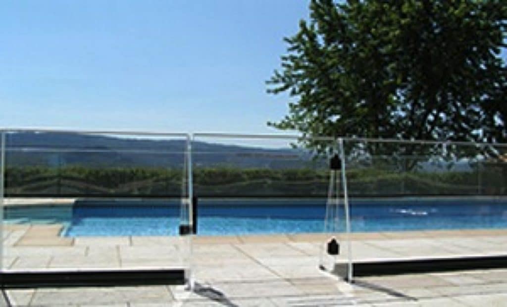 STME - Photo n08 -barriere piscine en verre et aluminium sur l'Union